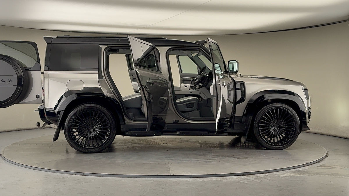 More views of Land Rover Defender 110