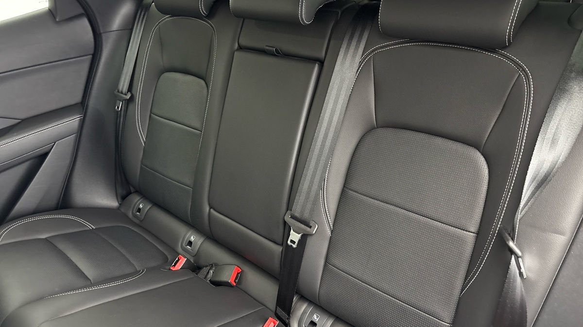 Jaguar E-PACE Image 8