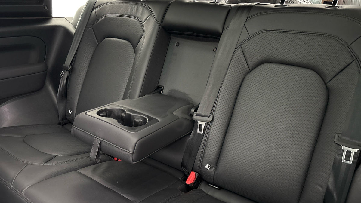 Land Rover Defender 90 Image 9