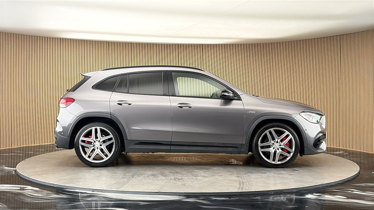 Mercedes-Benz GLA Image 16