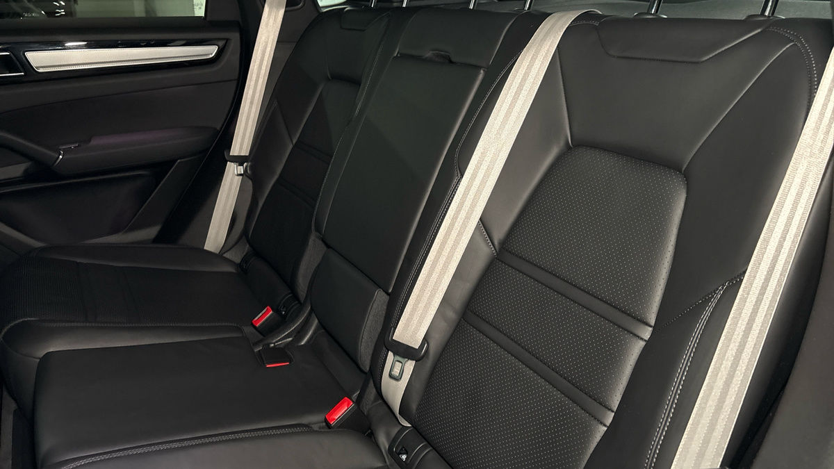 Porsche Cayenne Image 8