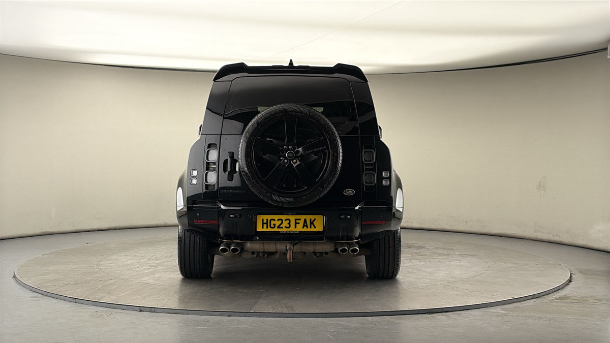 Land Rover Defender 110 Image 4