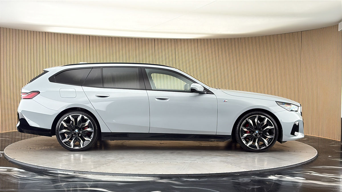 BMW 5 Series Image 16
