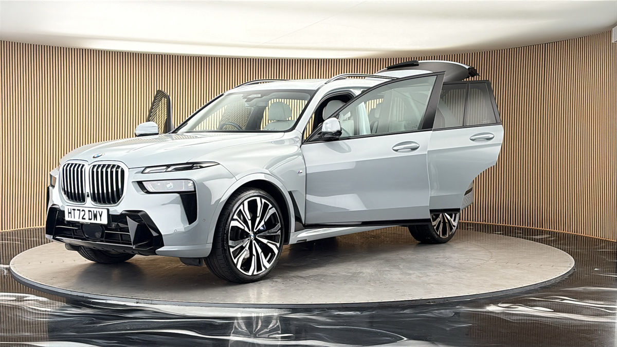 More views of BMW X7