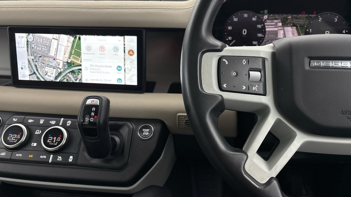 Land Rover Defender 110 Image 13