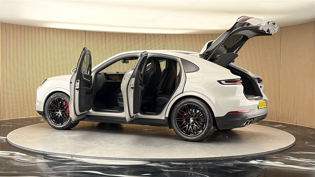 More views of Porsche Cayenne