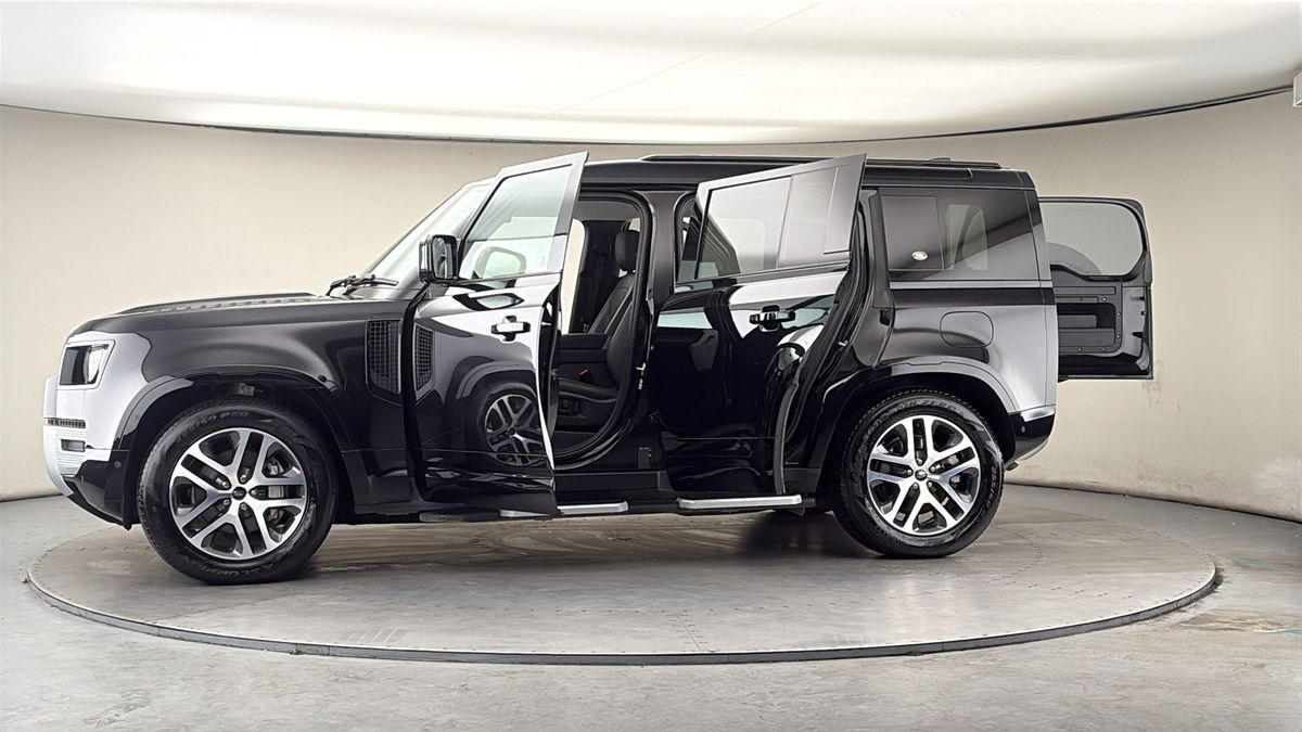 More views of Land Rover Defender 110