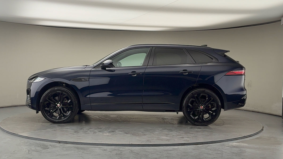 Jaguar F-PACE Image 15