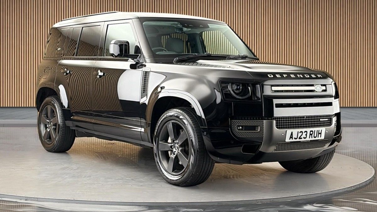 Land Rover Defender 110 Sticky Header Image