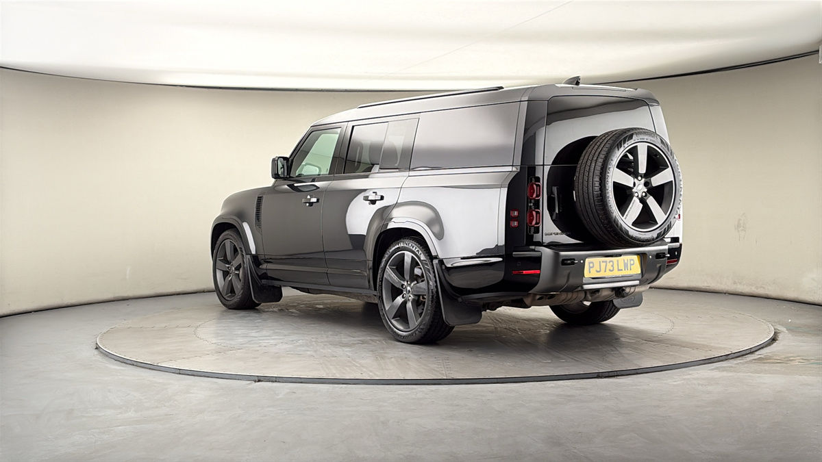 Land Rover Defender 130 Image 2