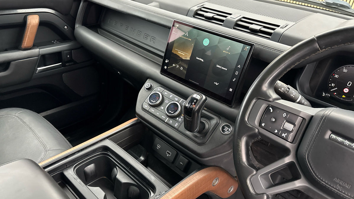 Land Rover Defender 90 Image 18