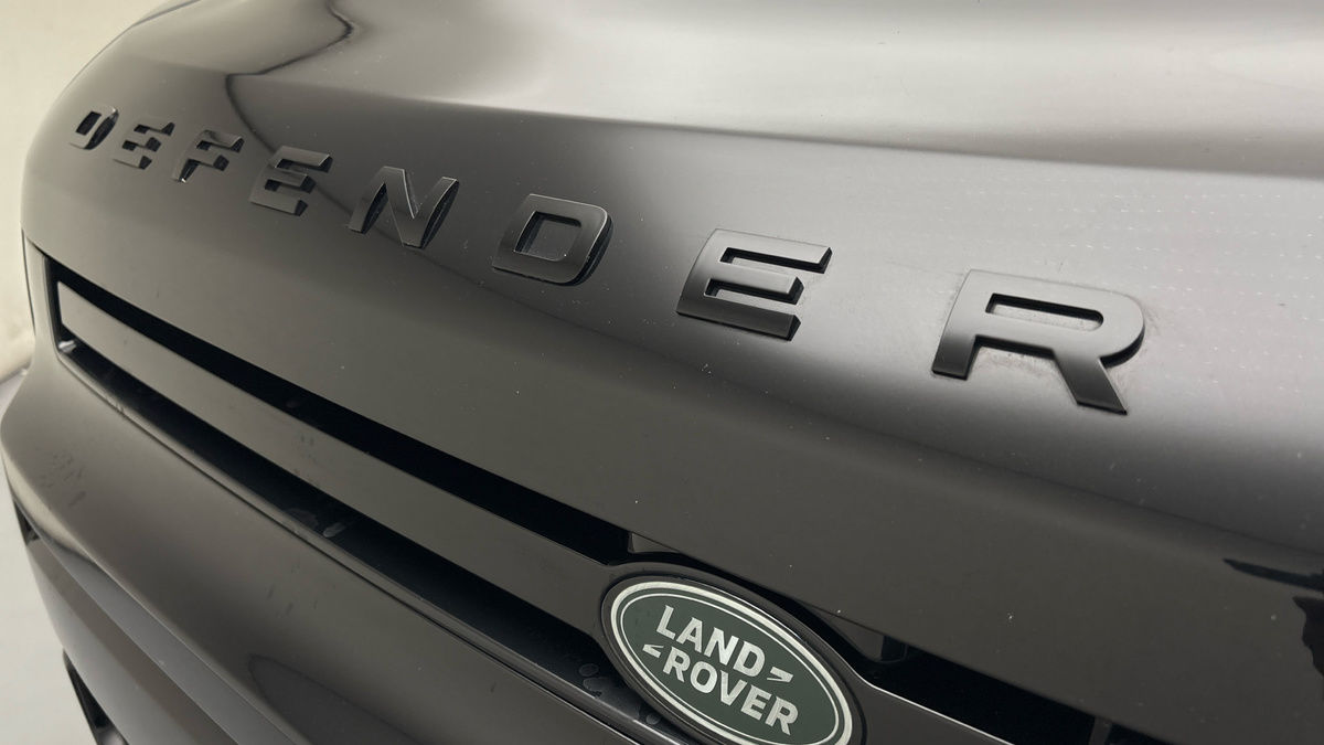 Land Rover Defender 130 Image 24