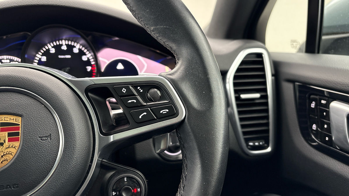 Porsche Cayenne Image 14