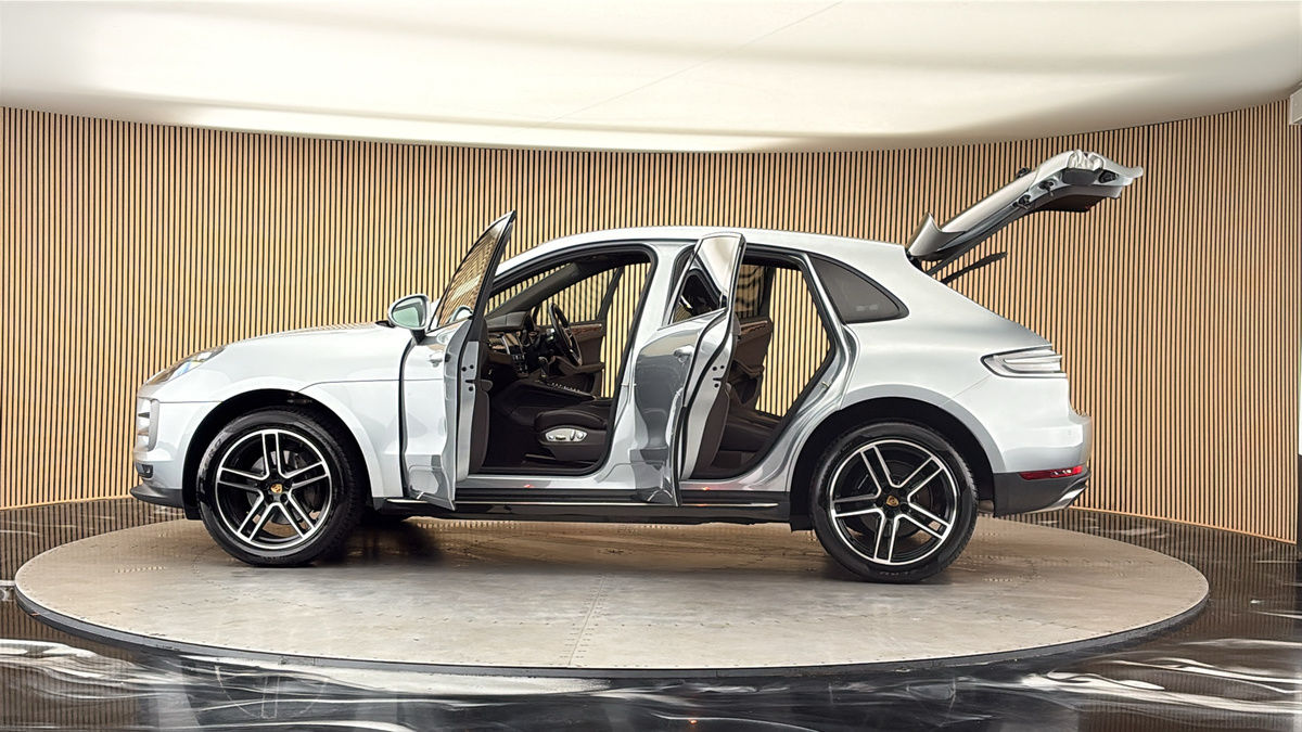 More views of Porsche Macan