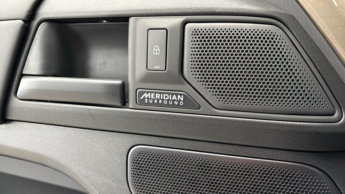 Land Rover Defender 110 Urban Image 30