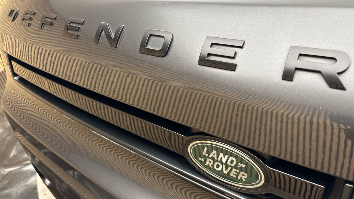 Land Rover Defender 110 Image 24