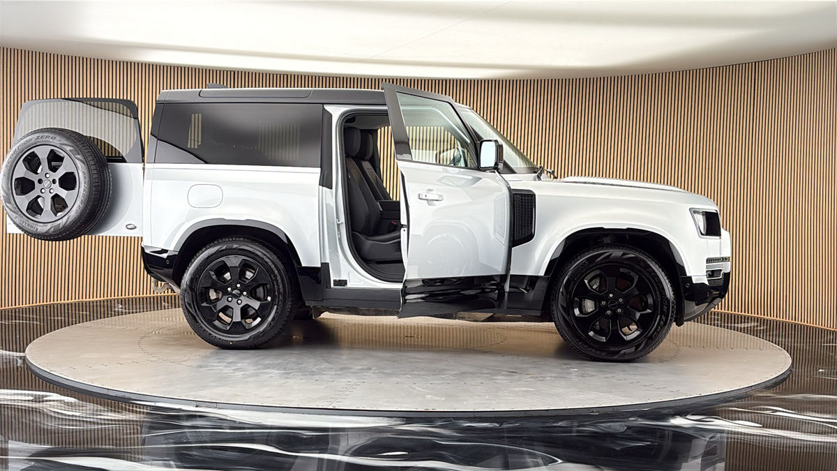 More views of Land Rover Defender 90