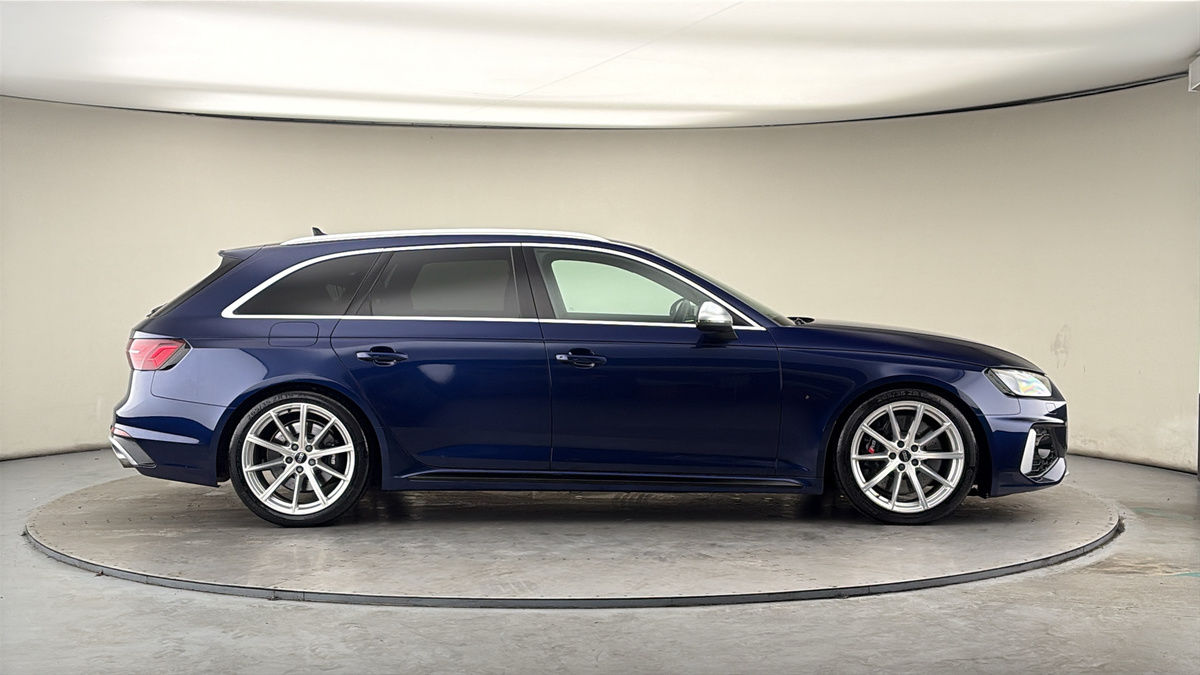 Audi RS4 Avant Image 16