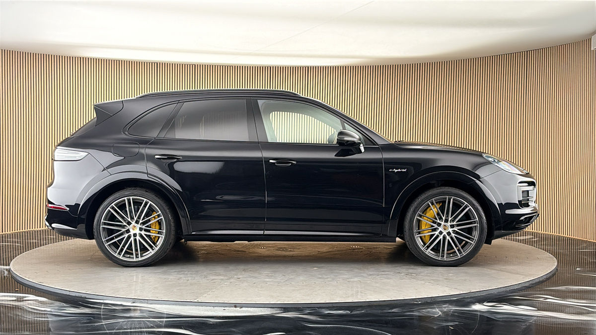 Porsche Cayenne Image 16
