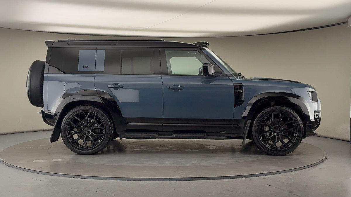 Land Rover Defender 110 Urban Image 16