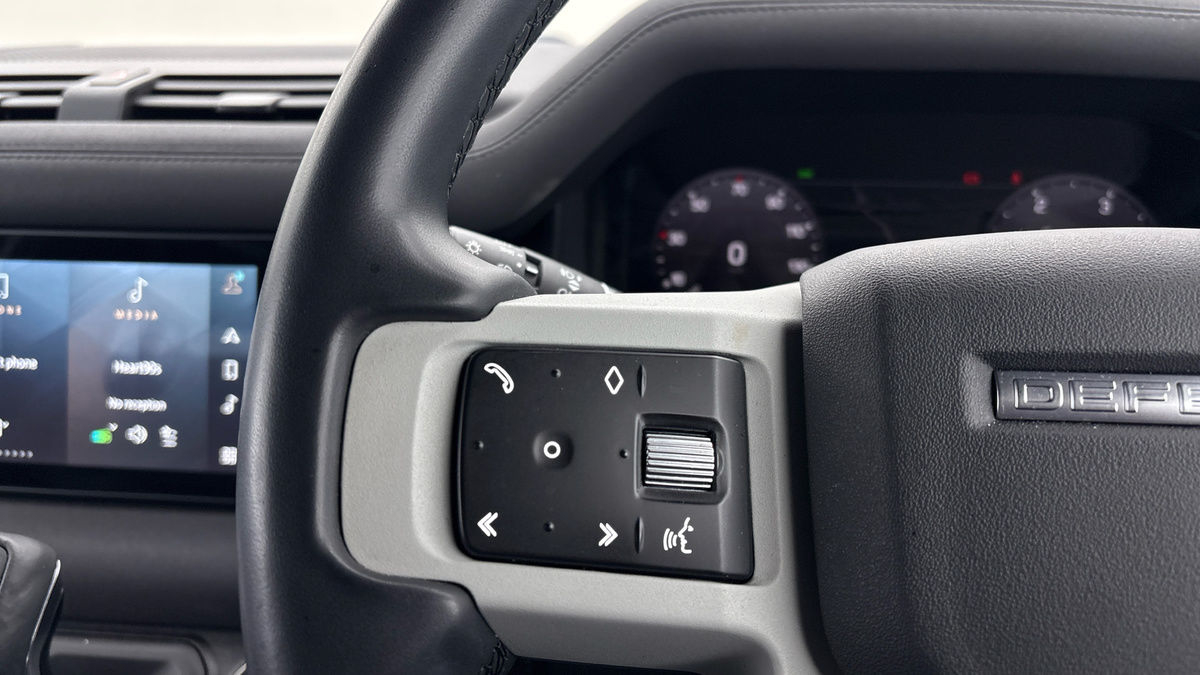 Land Rover Defender 90 Image 13