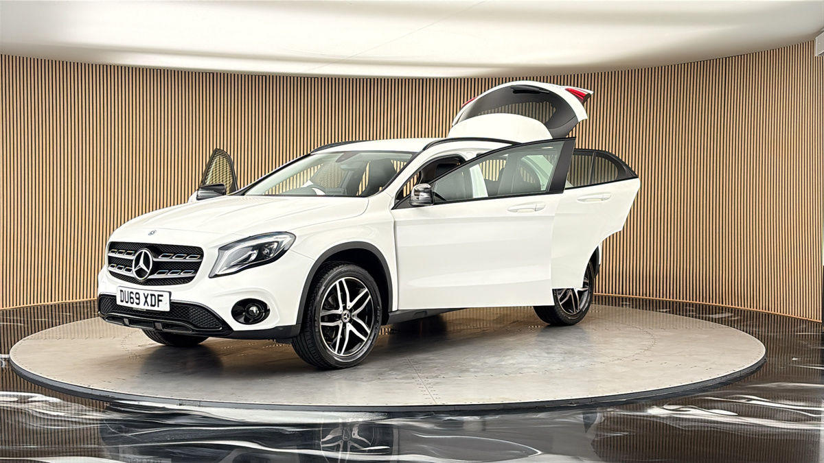 Mercedes-Benz GLA Image 22