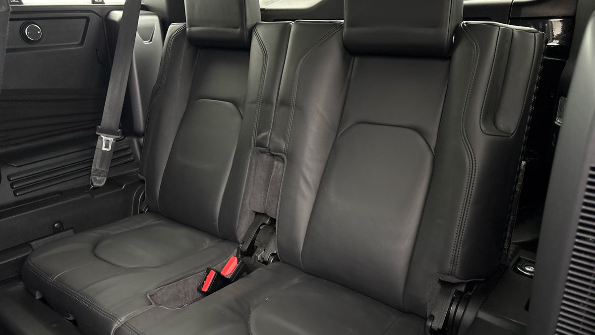 Land Rover Defender 110 Image 26