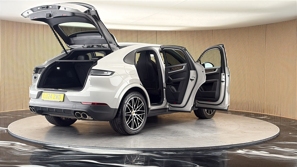 More views of Porsche Cayenne