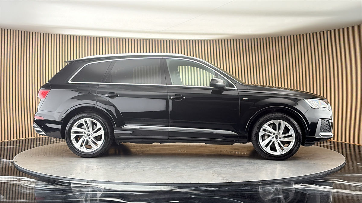 More views of Audi Q7