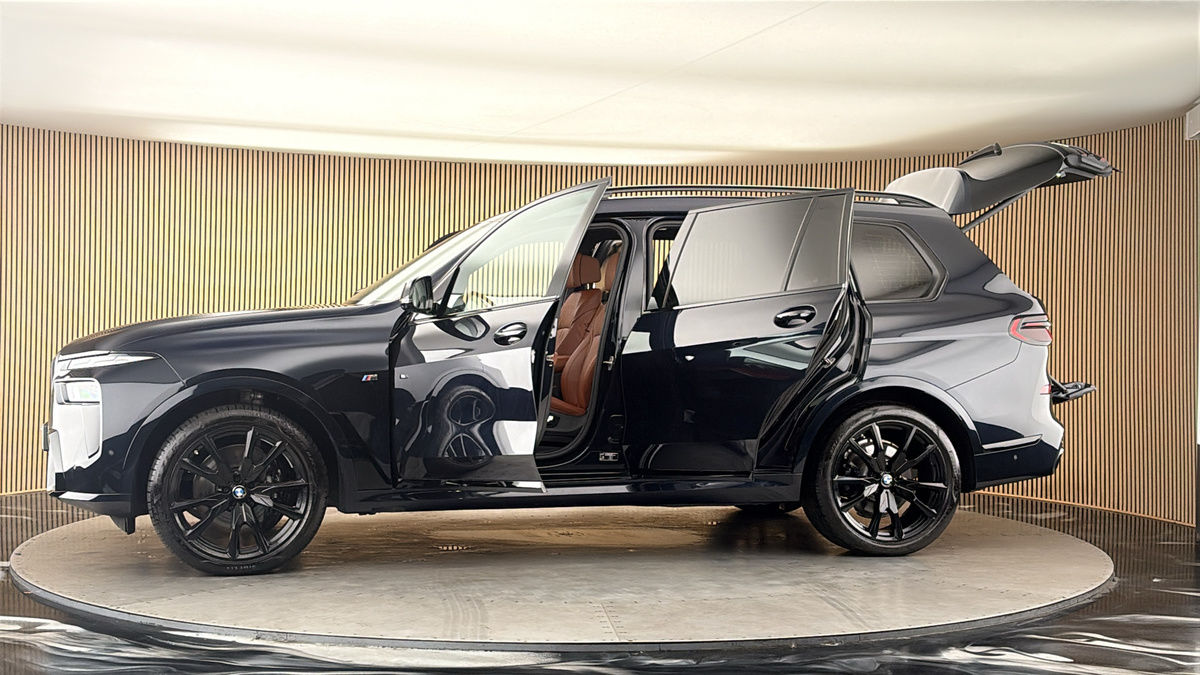 More views of BMW X7
