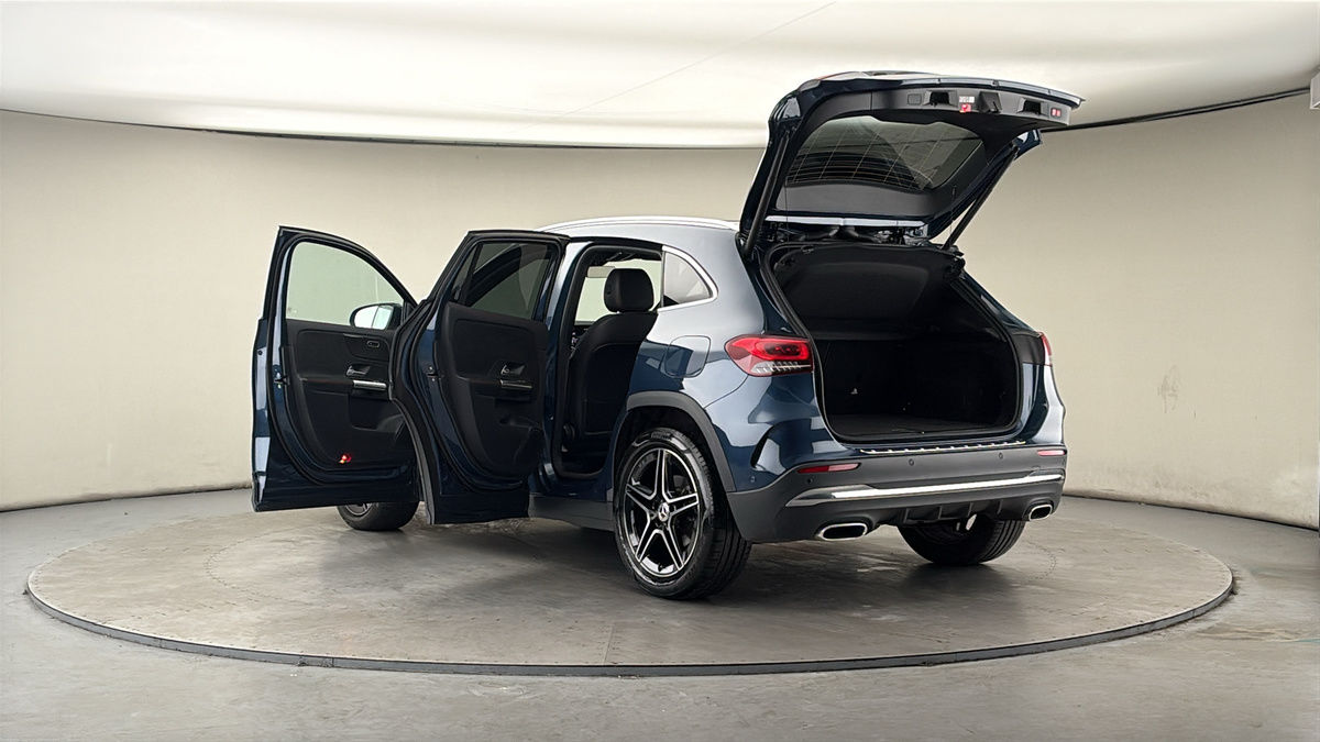 Mercedes-Benz GLA Image 23
