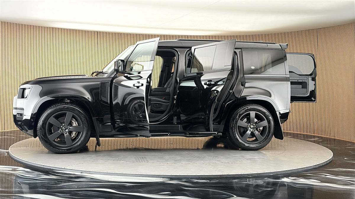 More views of Land Rover Defender 110