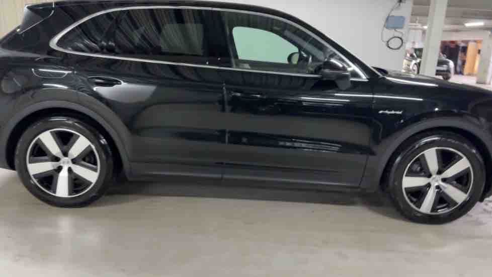 More views of Porsche Cayenne
