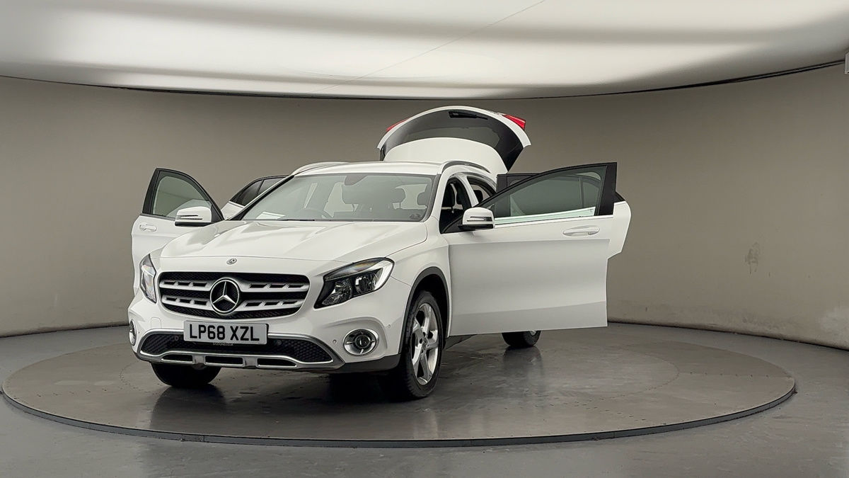 More views of Mercedes-Benz GLA
