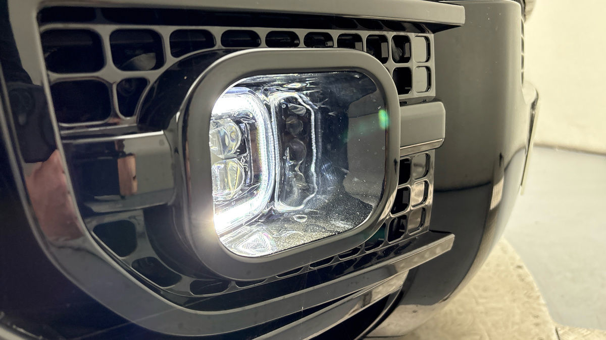 Land Rover Defender 110 Urban Image 25