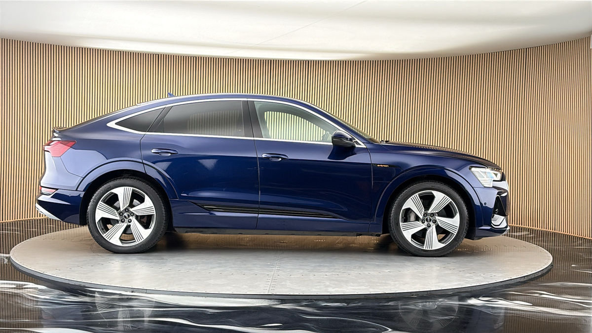 Audi e-tron Image 17