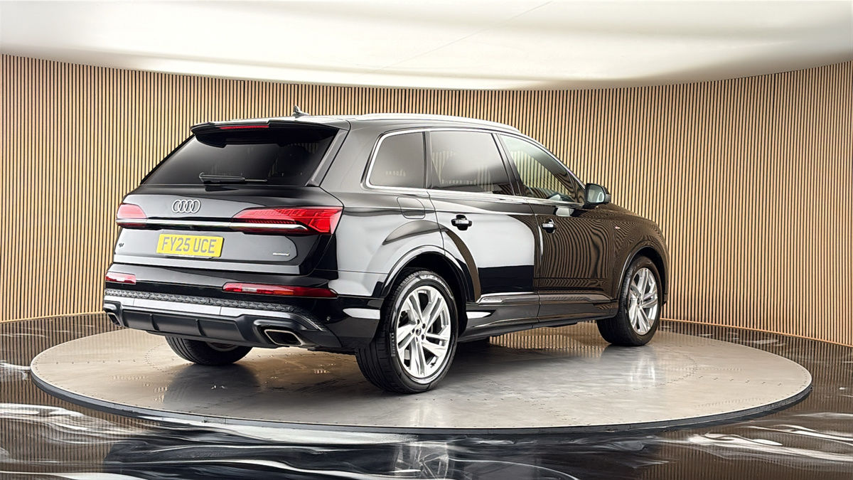 More views of Audi Q7