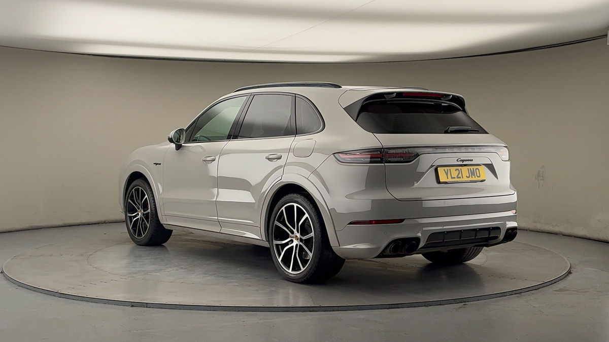 Porsche Cayenne Image 2