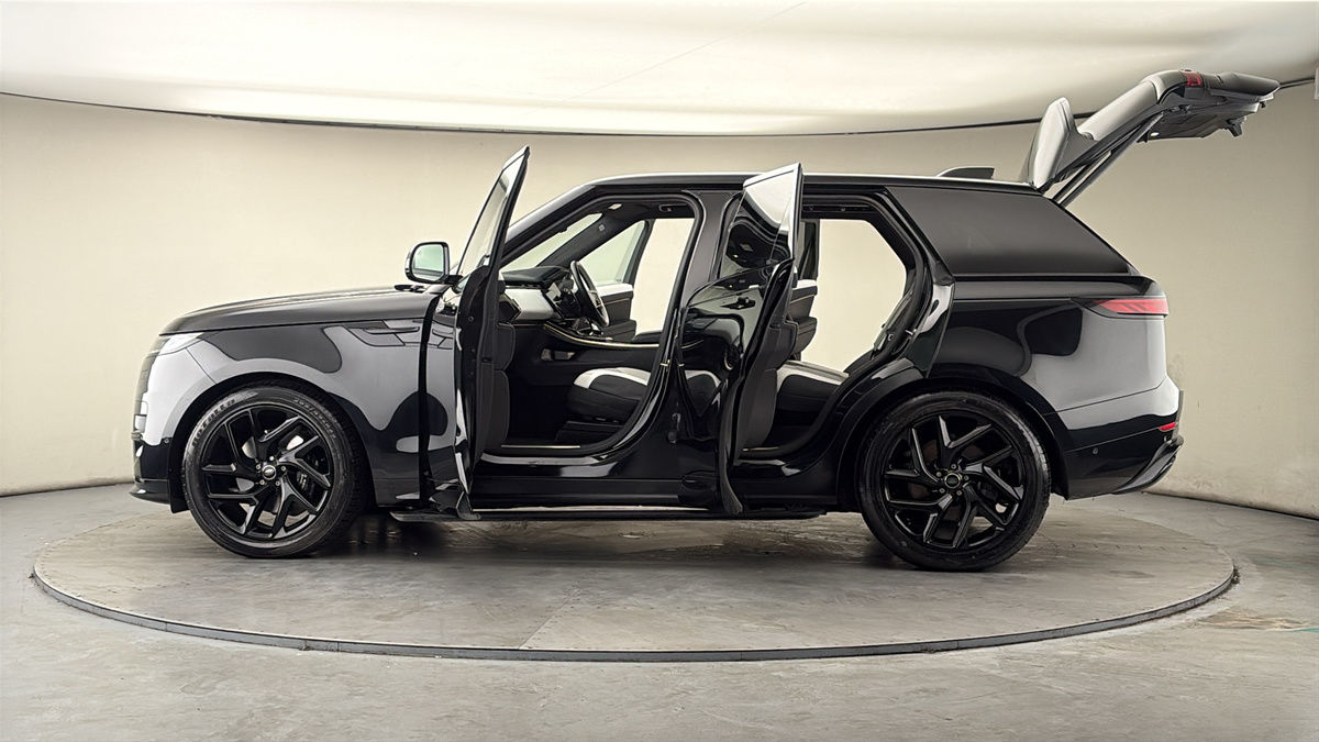 More views of Land Rover Range Rover Sport