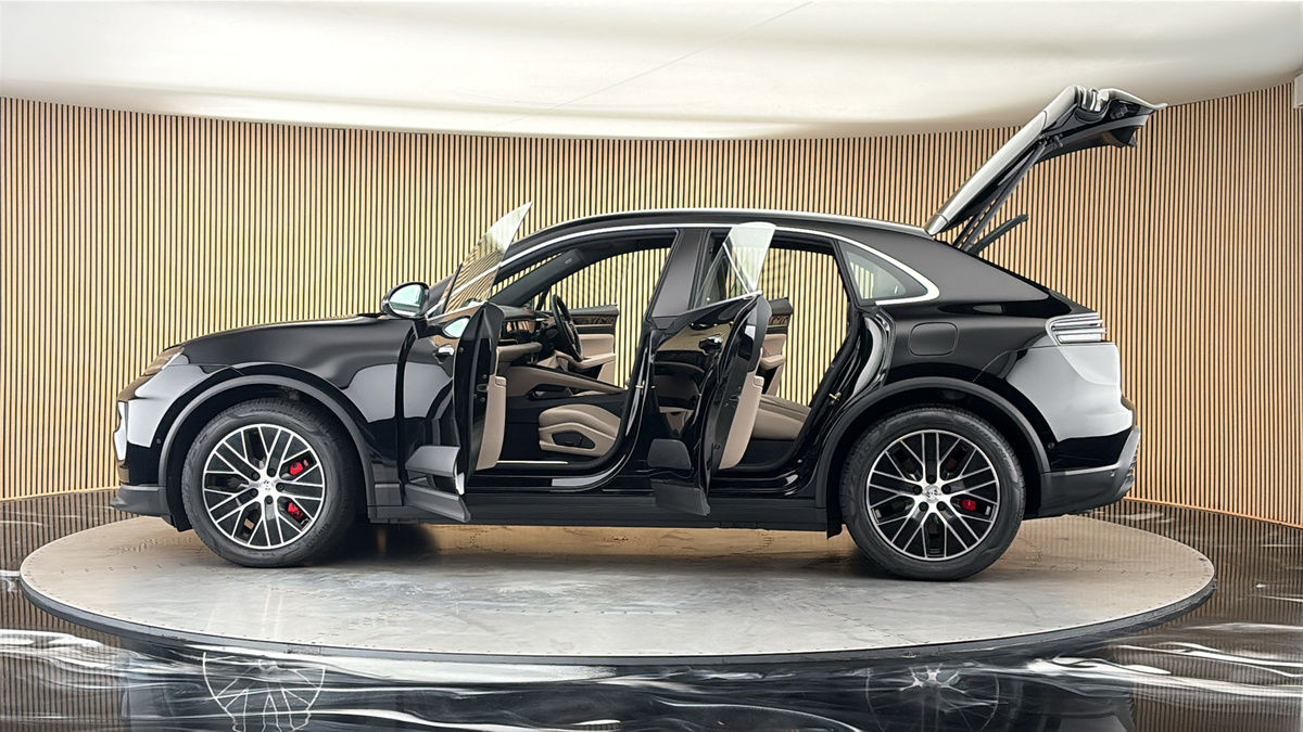 More views of Porsche Macan