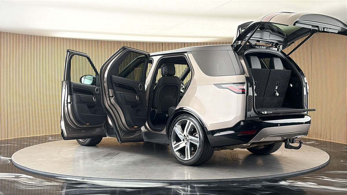 More views of Land Rover Discovery