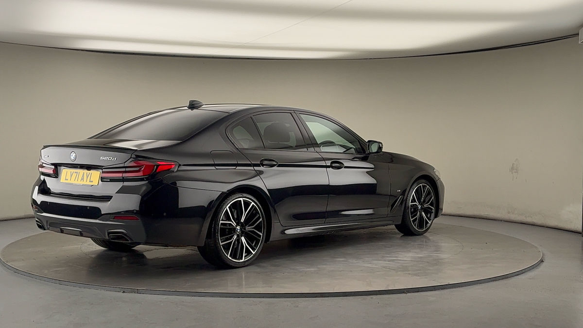 BMW 5 Series Image 21