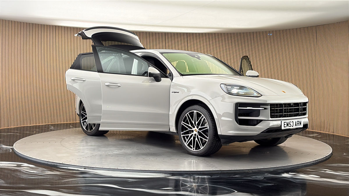 More views of Porsche Cayenne
