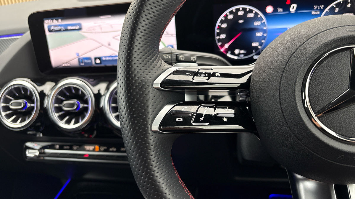 Mercedes-Benz GLA Image 13