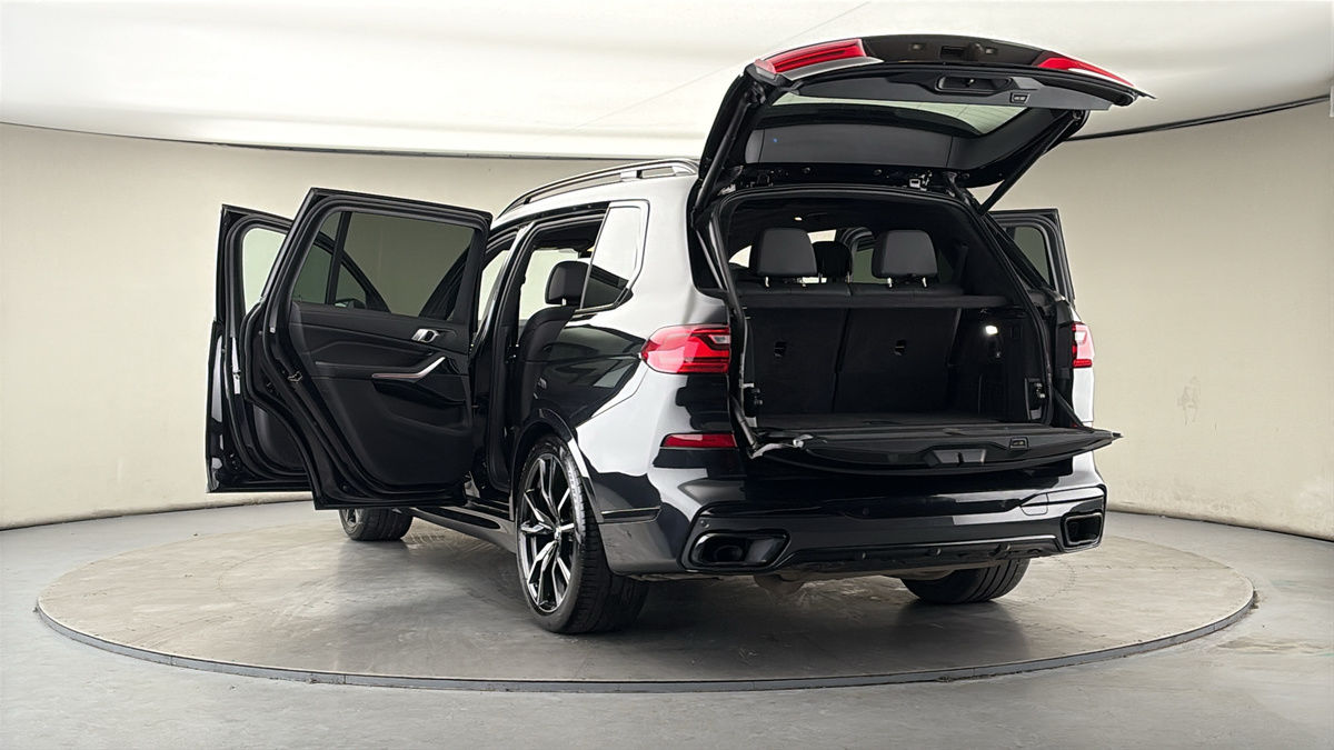 More views of BMW X7