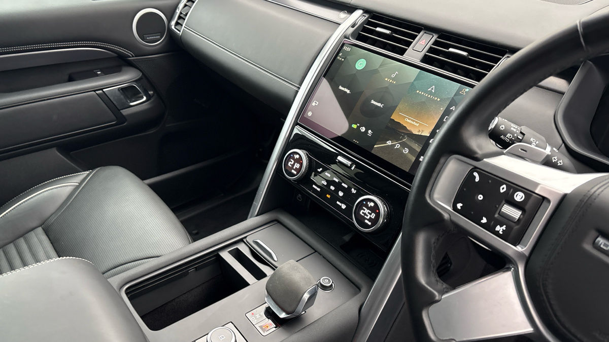 Land Rover Discovery Image 18