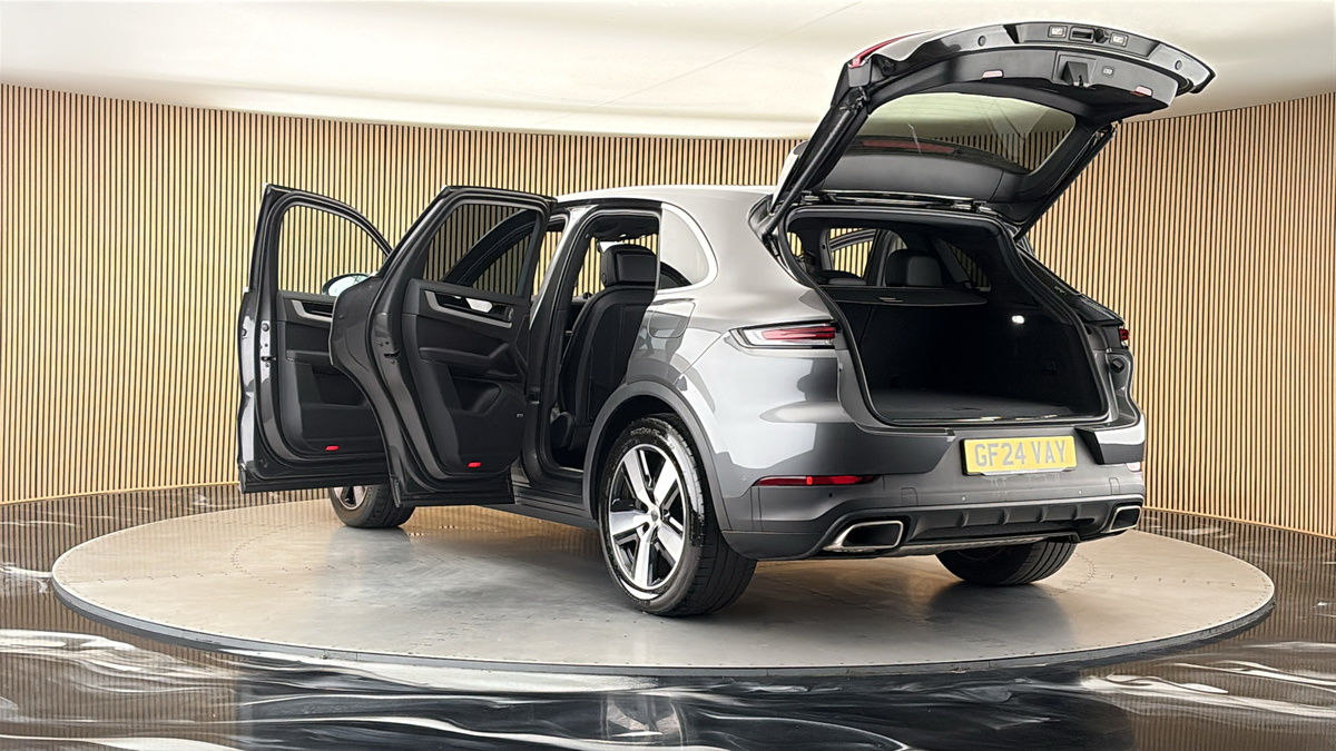 Porsche Cayenne Image 23