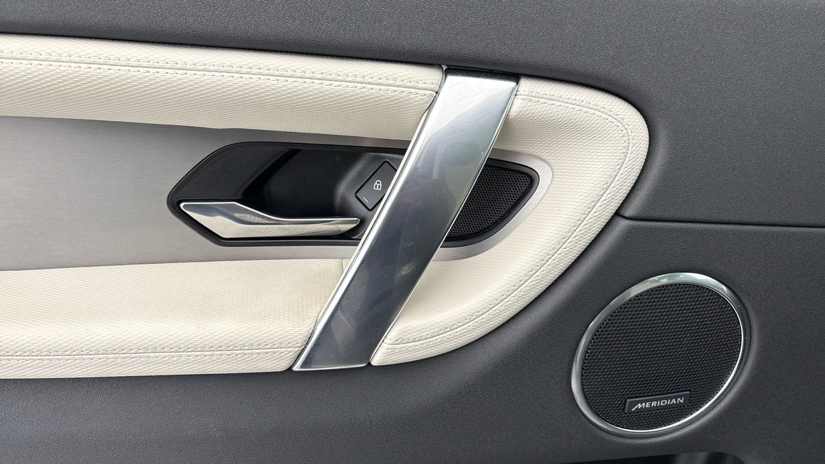 Land Rover Discovery Sport Image 19