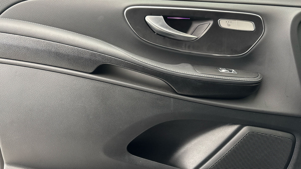 Mercedes-Benz V Class Image 19