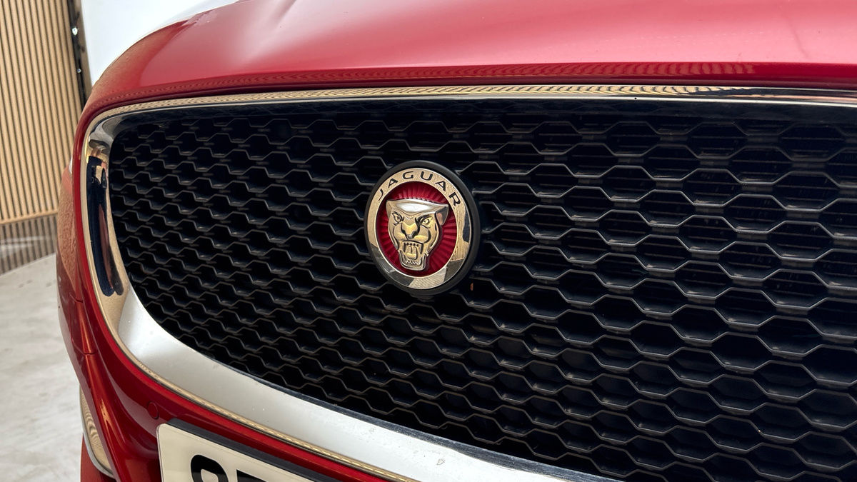 Jaguar XF Image 24